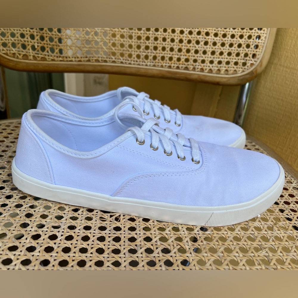 White Sneakers Mens size 11 / Women’s size 12.5